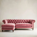 Różowa aksamitna sofa Chesterfield 3-osobowa z podnóżkiem, 230 x 90 x 78 cm